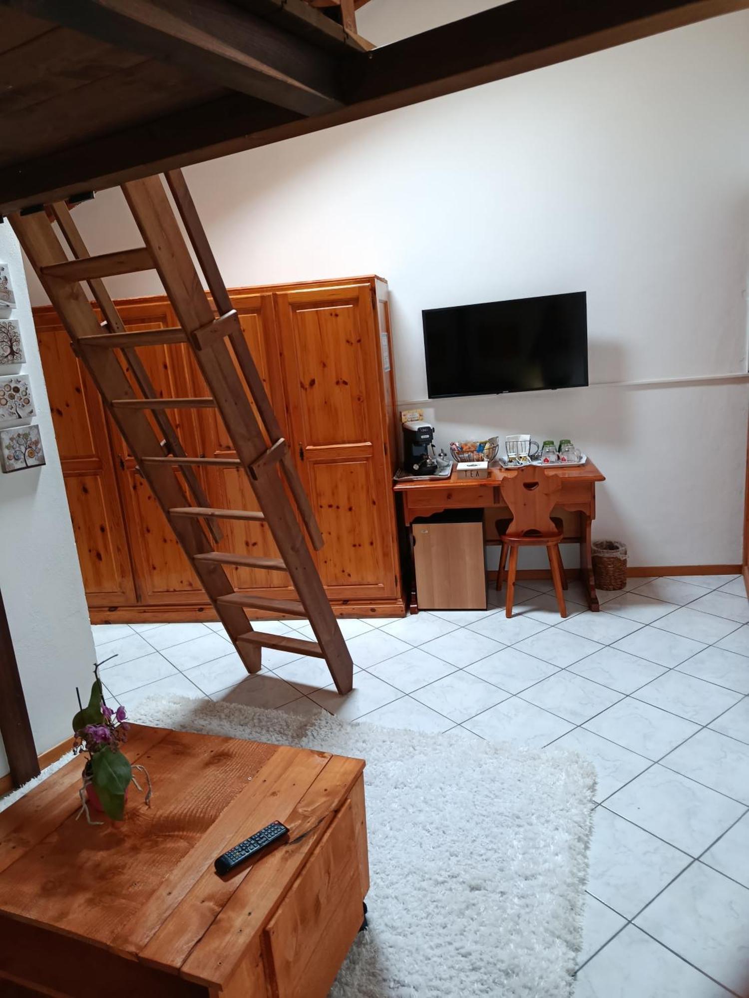 Casa Valletta Mezzomerico Luaran gambar